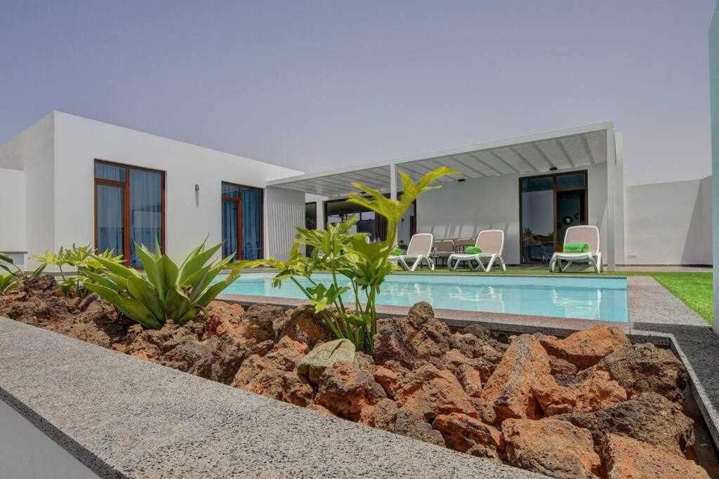 Villa Ponzos Chalet Independiente Y Privado Triquivijate ภายนอก รูปภาพ