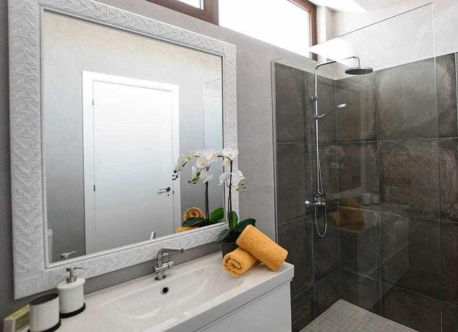 Villa Ponzos Chalet Independiente Y Privado Triquivijate ภายนอก รูปภาพ